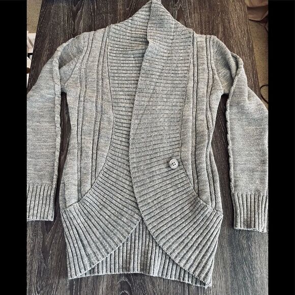 J&H Sweater Cardigan Size XS/Small, 1 button closure Grey - Picture 16 of 17